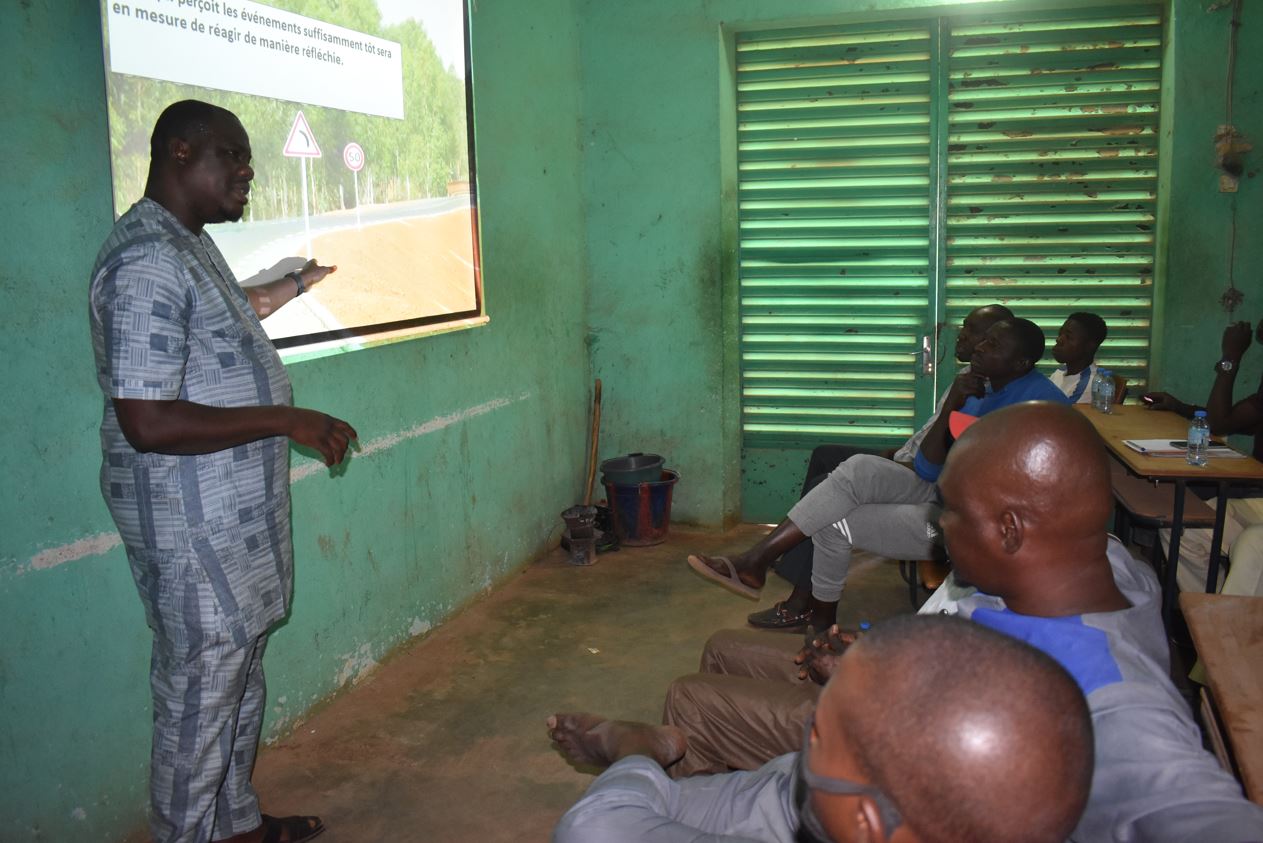Formation par l'ANASER de 50 chauffeurs et conducteurs routiers en securité routière dans les régions de Koulikoro et Sikasso au titre des phases 3 et 4 du PAAR